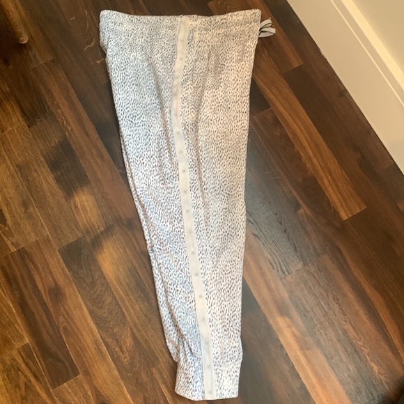 Lululemon Trainer Track Tear Away Pant Sz 6 Dottie dash - Picture 4 of 4